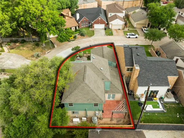 $495,000 | 1362 Bullock Lane, Houston, TX 77055