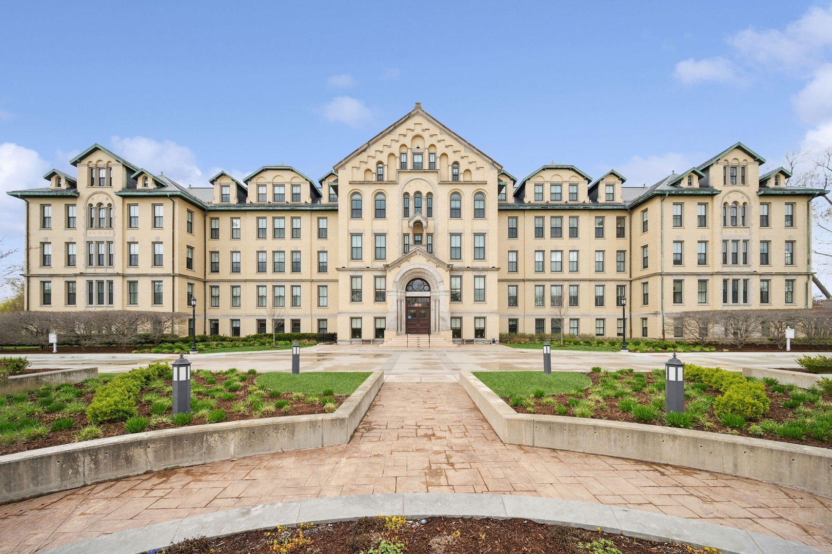 1041 Ridge Road, Unit 315 Wilmette, IL 60091 - Photo 1 of 20 Gallery Image 1