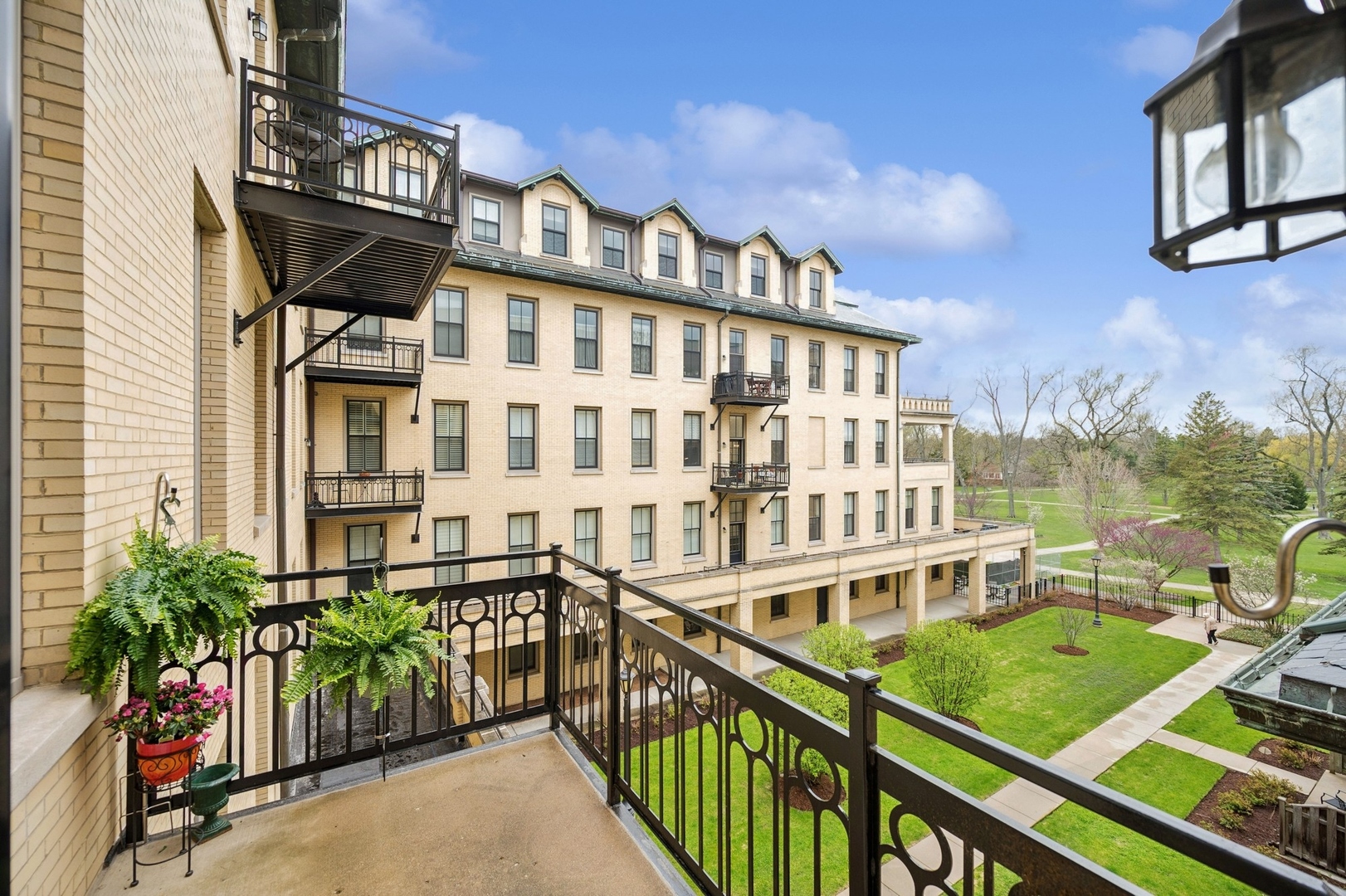 1041 Ridge Road, Unit 315 Wilmette, IL 60091 - Photo 9 of 20 Gallery Image 9
