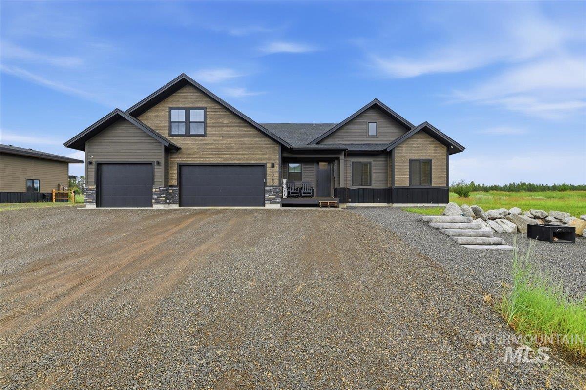 13152 Hawks Bay Road Donnelly, ID 83615 - Photo 2 of 29 Front house