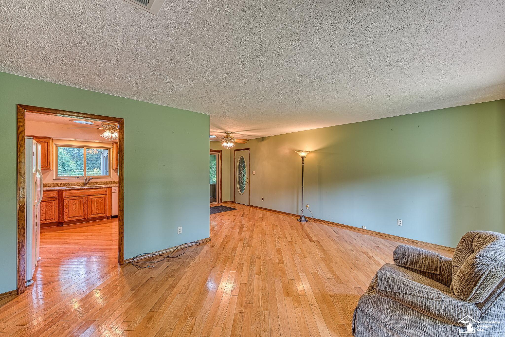 11533 Day Road Dundee, MI 48131 - Photo 2 of 34