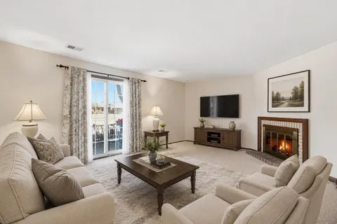 $189,900 | 1630 Camellia Drive, Unit B1, Munster, IN 46321