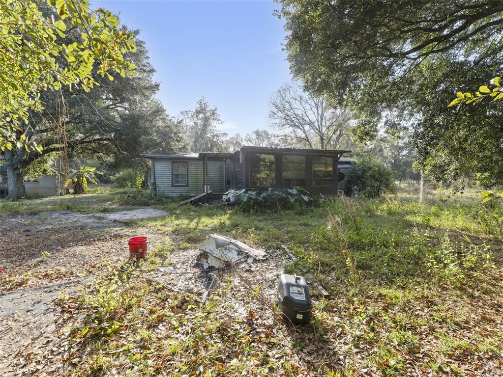 7275 Knowles Road Polk City, FL 33868 - Photo 23 of 39 a backyard of a house with table and chairs