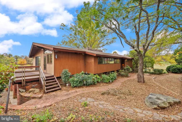 a view of a storage & utility room