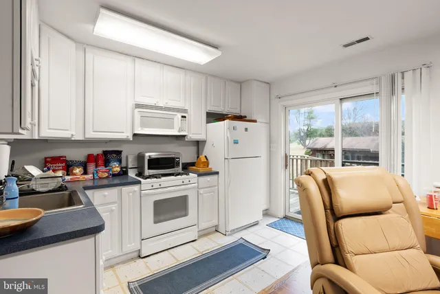 $1,400,000 | 7099 Glen Curtiss Lane, Warrenton, VA 20187