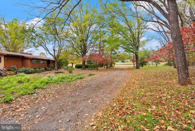 a view of entryway with a front door