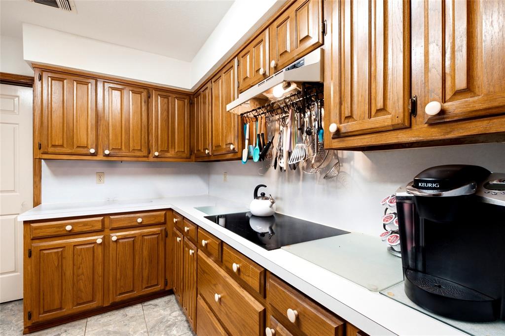 6411 West Line Road Collinsville, TX 76233 - Photo 9 of 40 Gallery Image 9