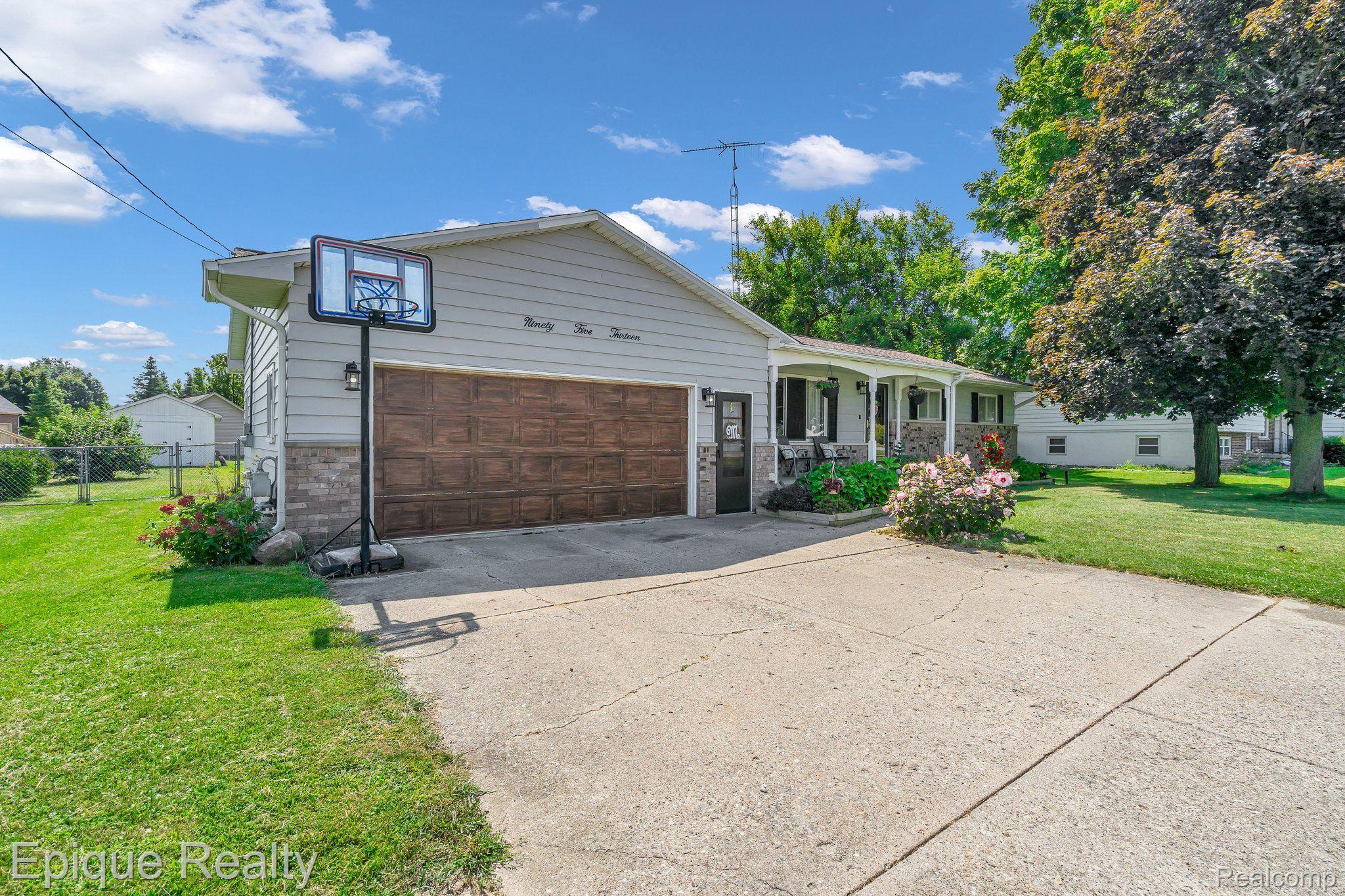 9513 West Pierson Road Flushing, MI 48433 - Photo 2 of 25 Gallery Image 2