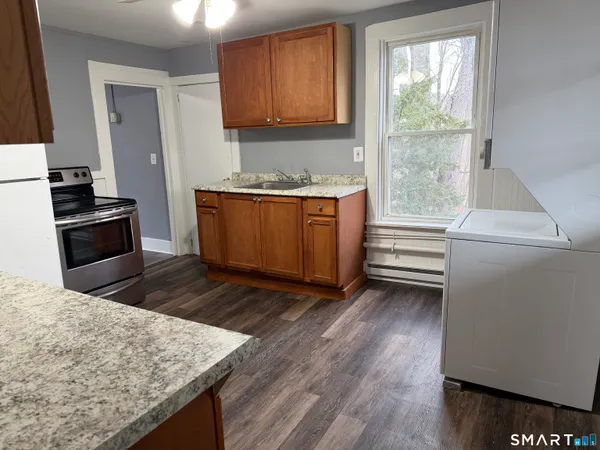 $1,495 | 112 Rockwell Street, Unit 1, Winchester, CT 06098