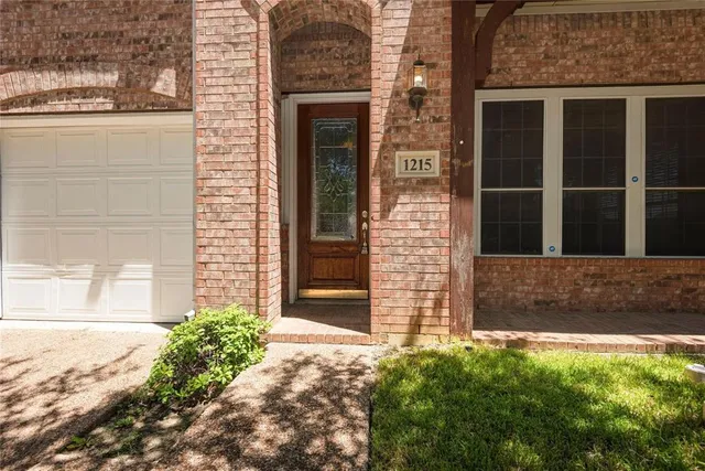 $3,000 | 1215 Nocona Drive, Irving, TX 75063