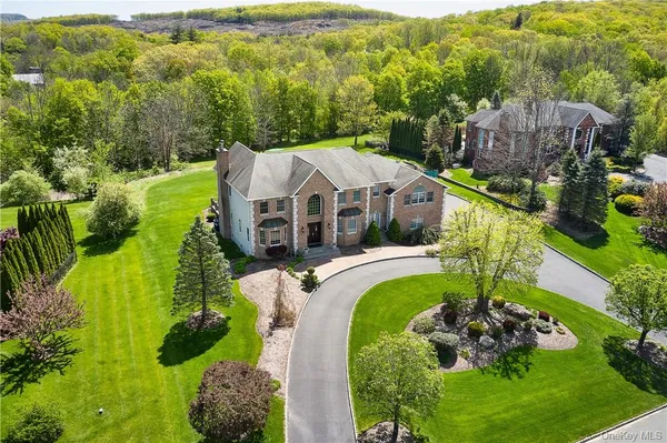 $1,740,000 | 17 Constitution Court, Tuxedo Park, NY 10987