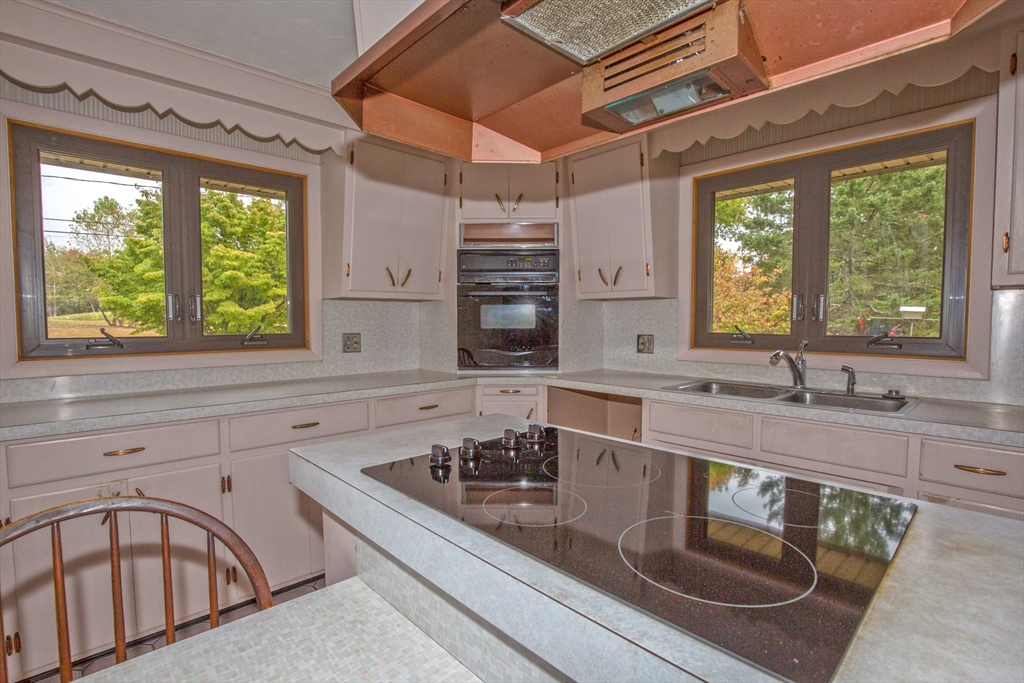 104 D Four Bridges Road Somers, CT 06071 - Photo 11 of 40 a kitchen that has a sink and a stove