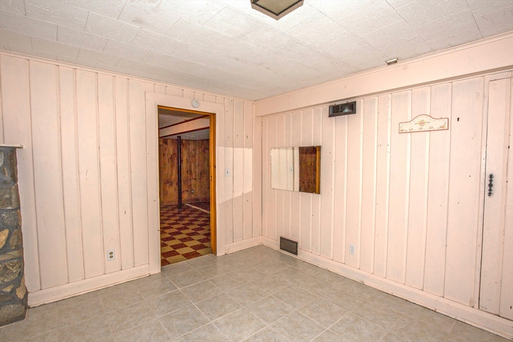 104 D Four Bridges Road Somers, CT 06071 - Photo 32 of 40 an empty room with closet and entryway
