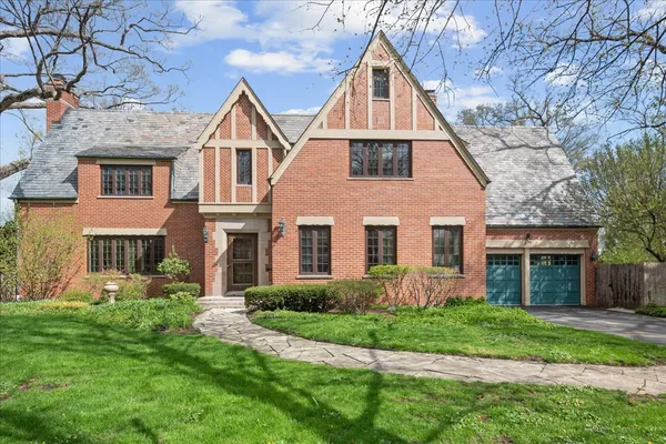 $2,200,000 | 599 Woodlawn Avenue, Glencoe, IL 60022