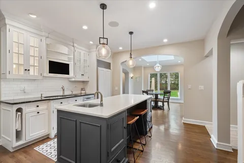$2,200,000 | 599 Woodlawn Avenue, Glencoe, IL 60022