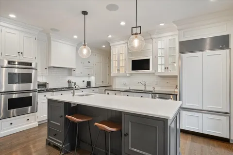 $2,200,000 | 599 Woodlawn Avenue, Glencoe, IL 60022