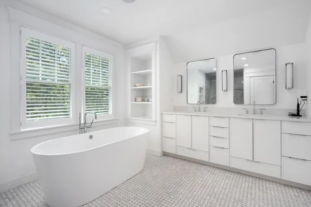 $2,700,000 | 239 Oxford Drive, Cotuit, MA 02635