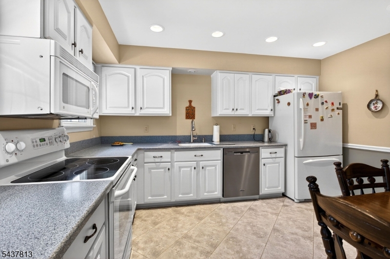 15 Hampton Court Bernards, NJ 07920 - Photo 15 of 45