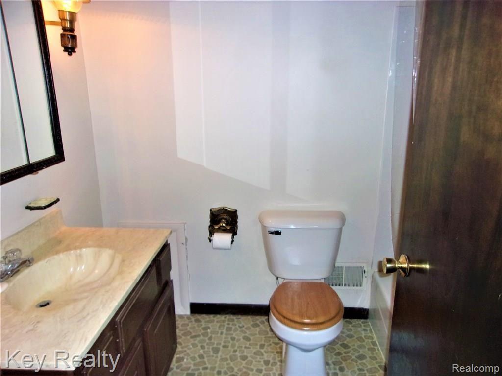 35455 Wick Road Romulus, MI 48174 - Photo 22 of 36 2013-04-05 07.10