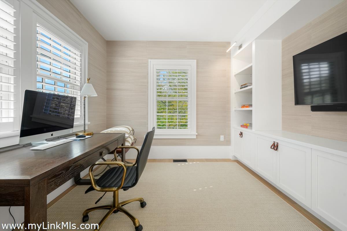 7 Pilgrim Road Nantucket, MA 02554 - Photo 18 of 43 Office