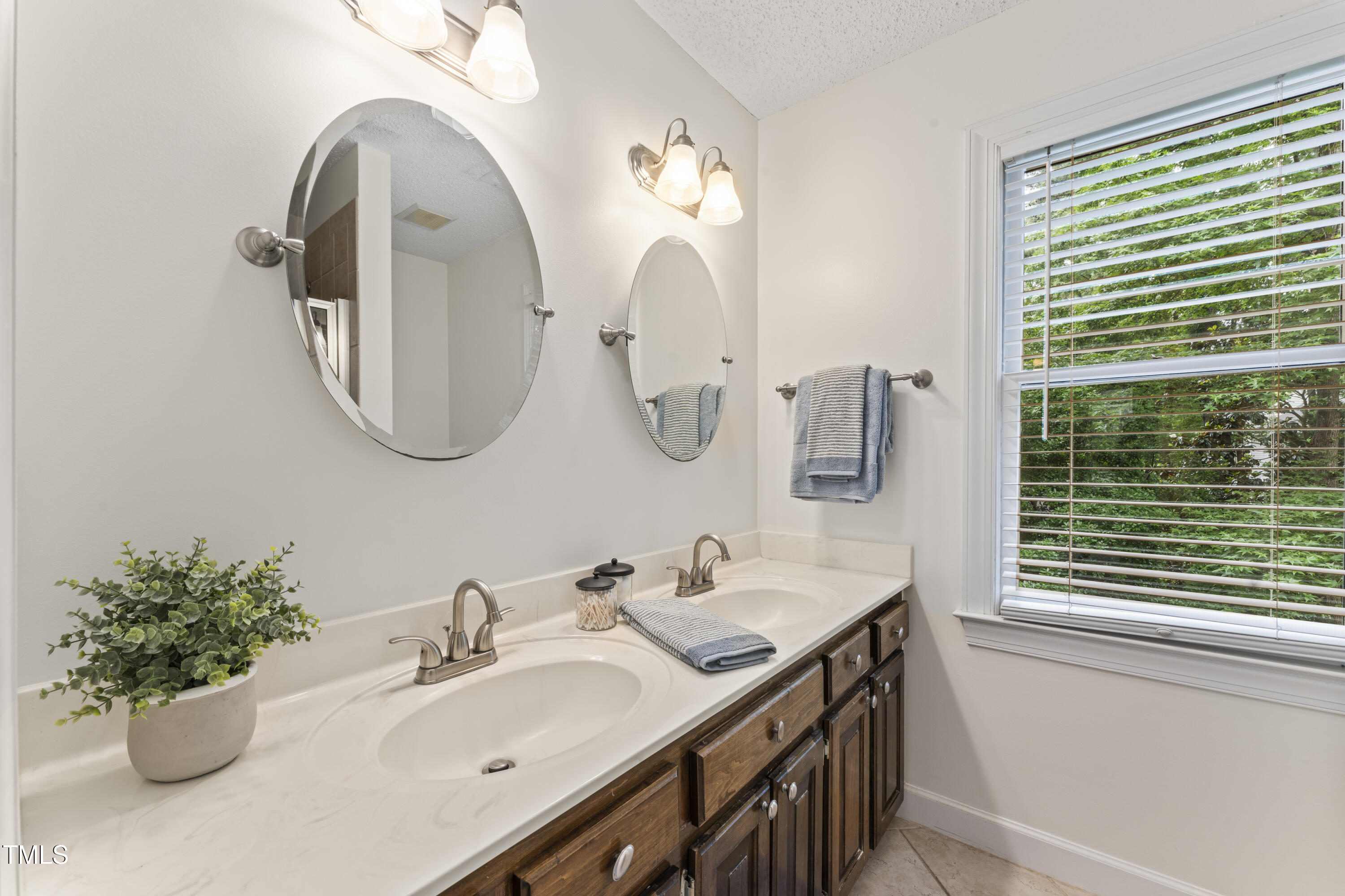 2708 Halfhitch Trail Raleigh, NC 27615 - Photo 20 of 36 Primary bath