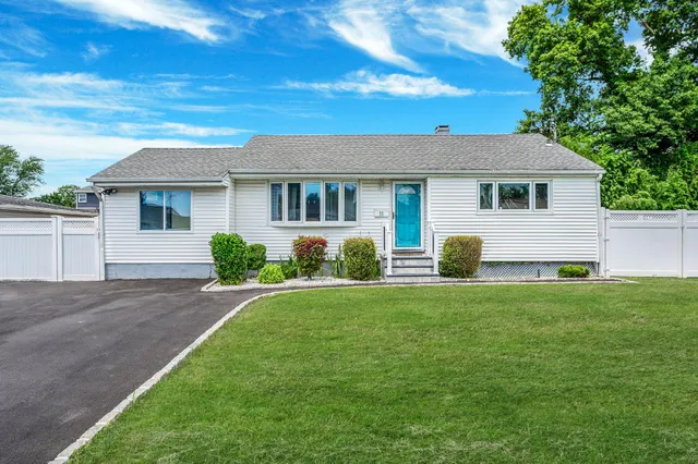 $595,000 | 55 Van Buren Street, Brentwood, NY 11717