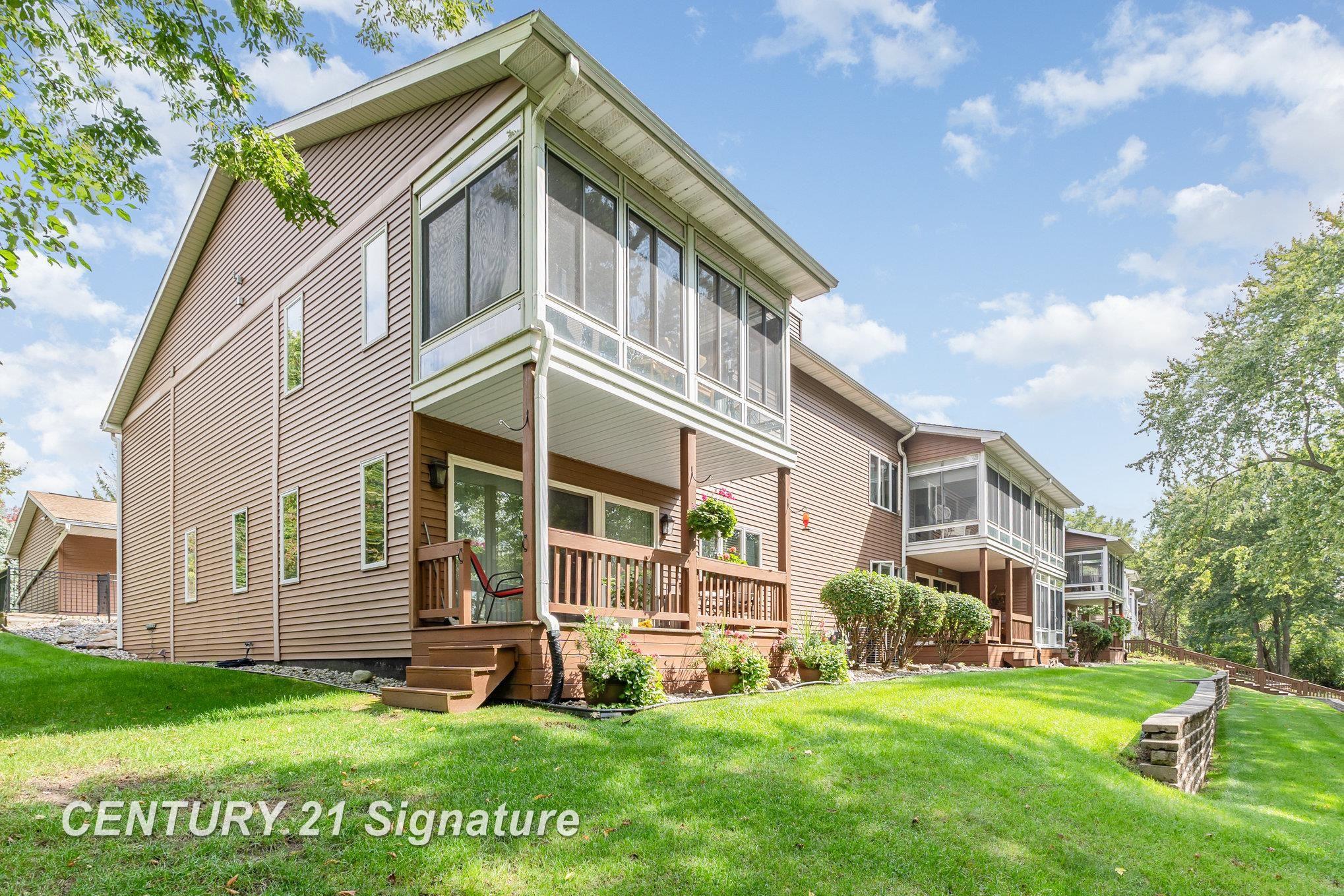 8231 Midland Road Freeland, MI 48623 - Photo 9 of 31 50190135-09ed8415-30ea-4fe1-8ca2-28b34729d9c9.JPG