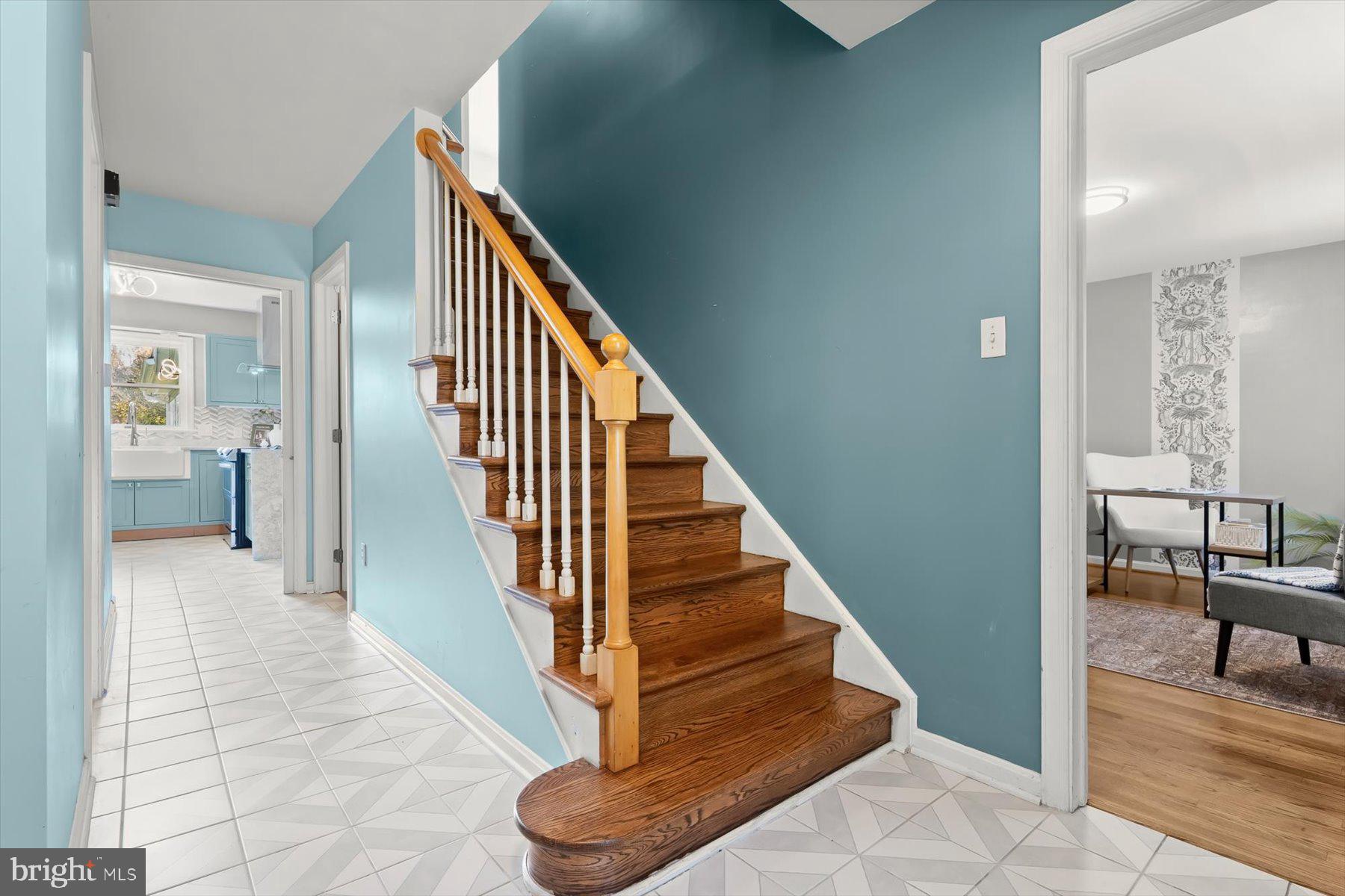 9600 Watkins Road Gaithersburg, MD 20882 - Photo 7 of 47 a view of entryway and hall with wooden floor