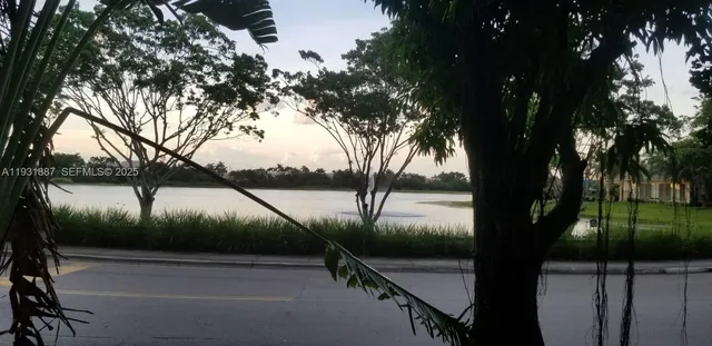 $2,295 | 11145 Southwest 6th Street, Unit 104, Pembroke Pines, FL 33025