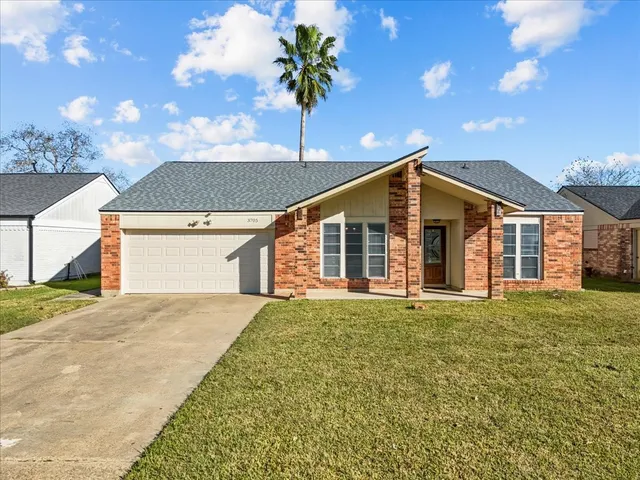$2,400 | 3705 Misty Cove Court, Dickinson, TX 77539
