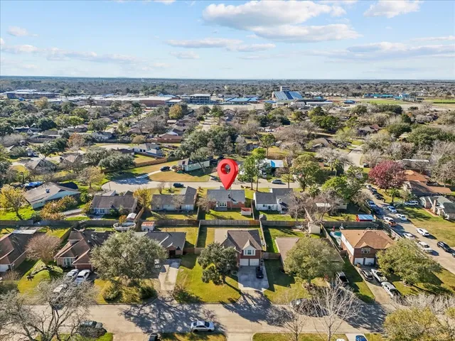 $2,400 | 3705 Misty Cove Court, Dickinson, TX 77539