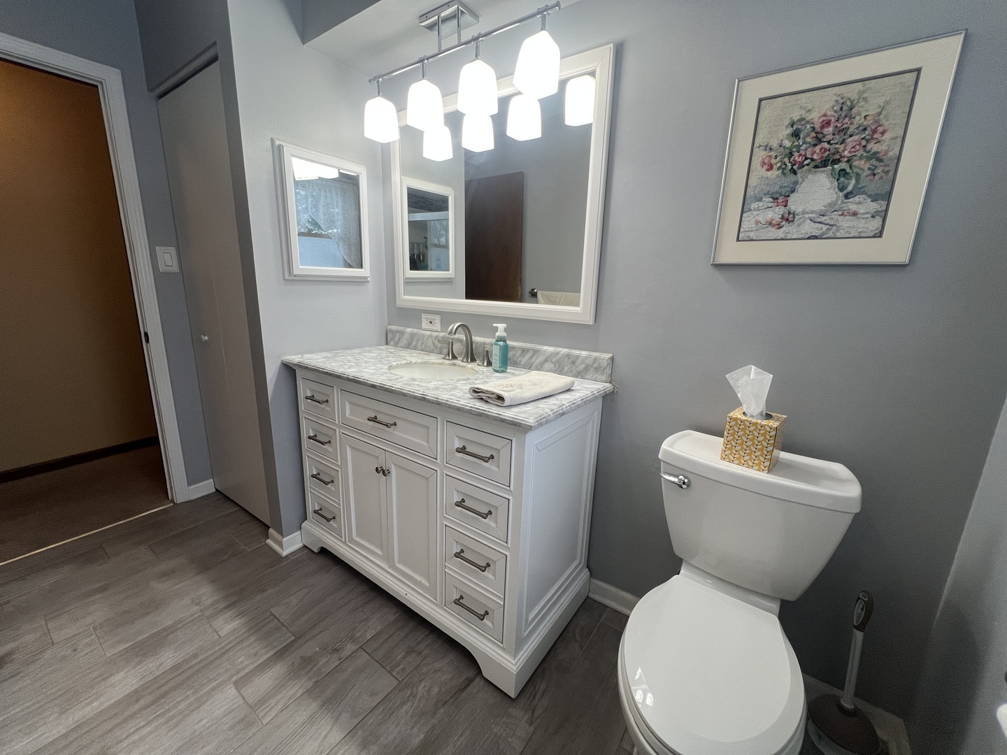 620 Willow Street Frankfort, IL 60423 - Photo 13 of 32 a bathroom with a toilet sink and mirror