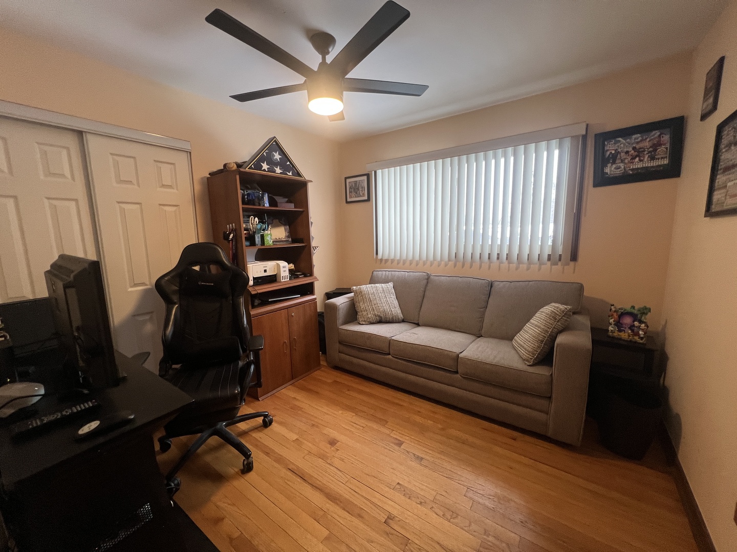 620 Willow Street Frankfort, IL 60423 - Photo 17 of 32 a living room with furniture and a flat screen tv