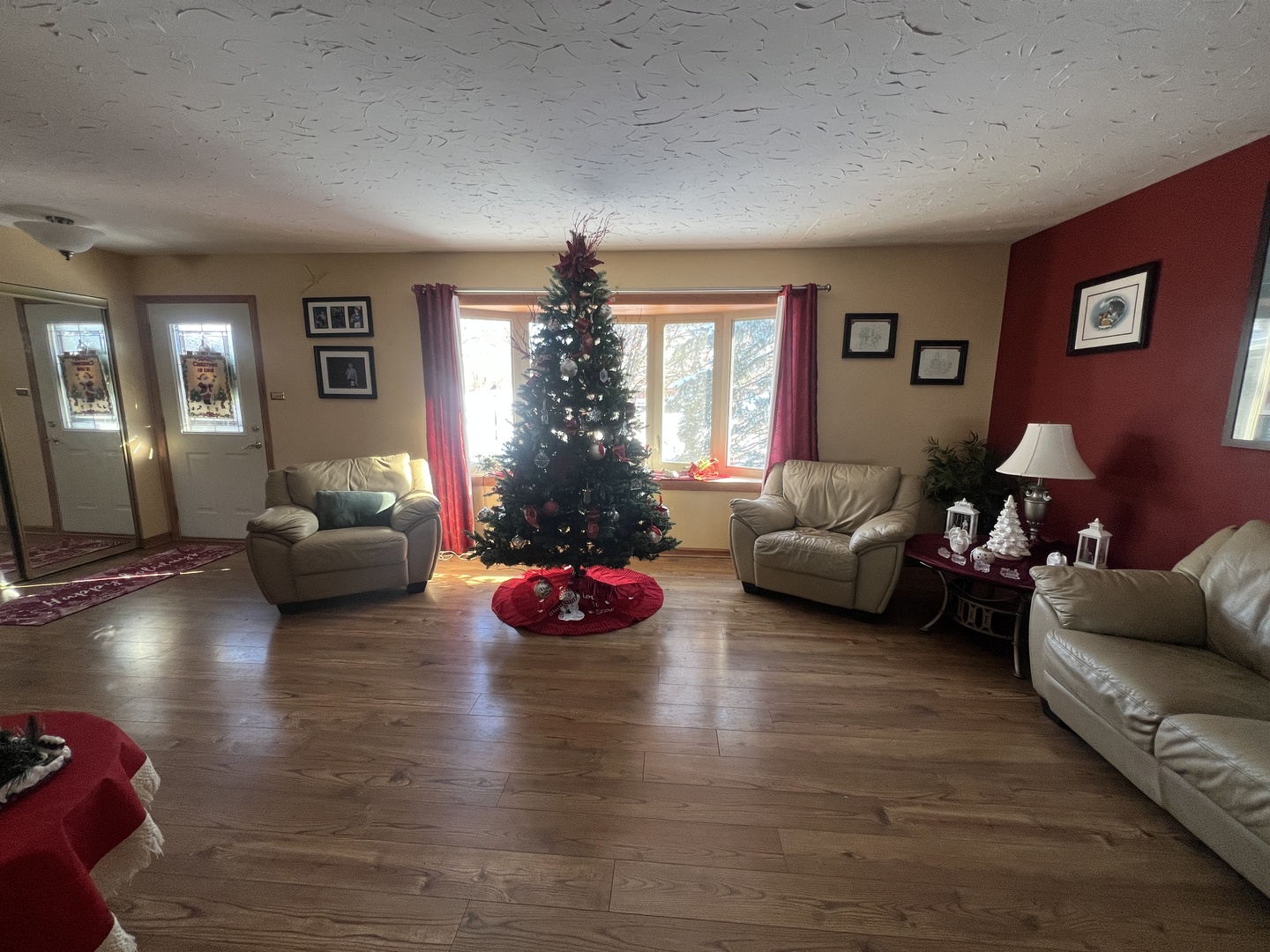 620 Willow Street Frankfort, IL 60423 - Photo 2 of 32 a living room with furniture and a large window