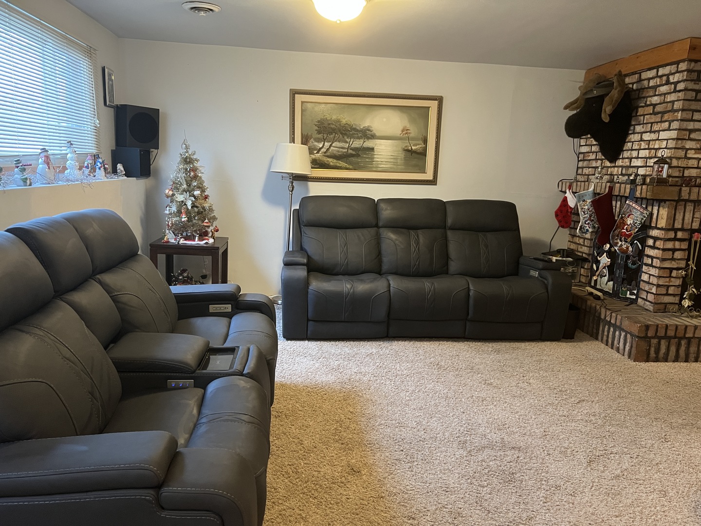 620 Willow Street Frankfort, IL 60423 - Photo 22 of 32 a living room with furniture and a flat screen tv