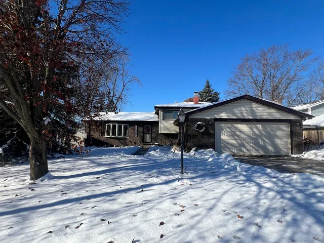 $389,000 | 620 Willow Street, Frankfort, IL 60423