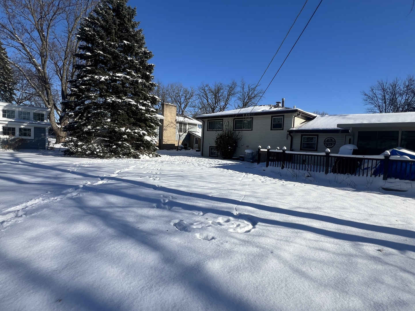 620 Willow Street Frankfort, IL 60423 - Photo 28 of 32 a front view of a house with a yard