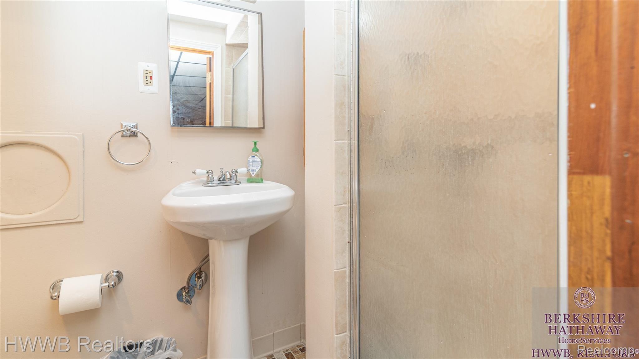 568 Worthington Road Canton, MI 48188 - Photo 23 of 29 060_21.jpg