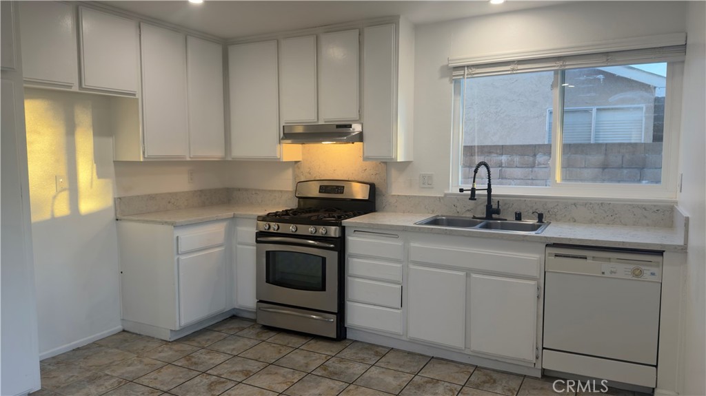 6817 Glendale Avenue Riverside, CA 92503 - Photo 3 of 12 Kitchen