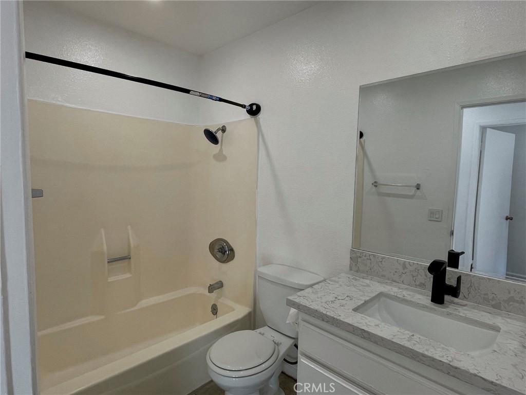 6817 Glendale Avenue Riverside, CA 92503 - Photo 9 of 12 Bathroom 2