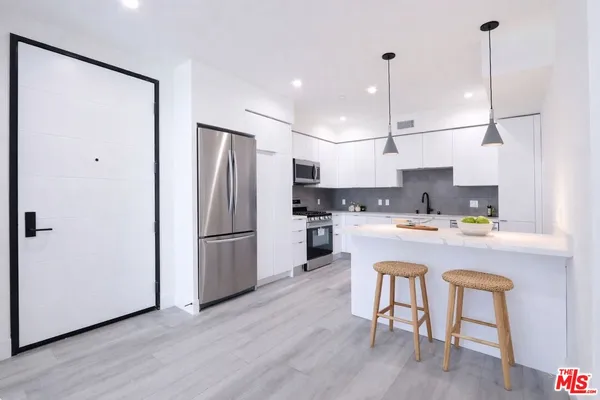 $4,450 | 11800 Courtleigh Drive, Unit 306, Los Angeles, CA 90066