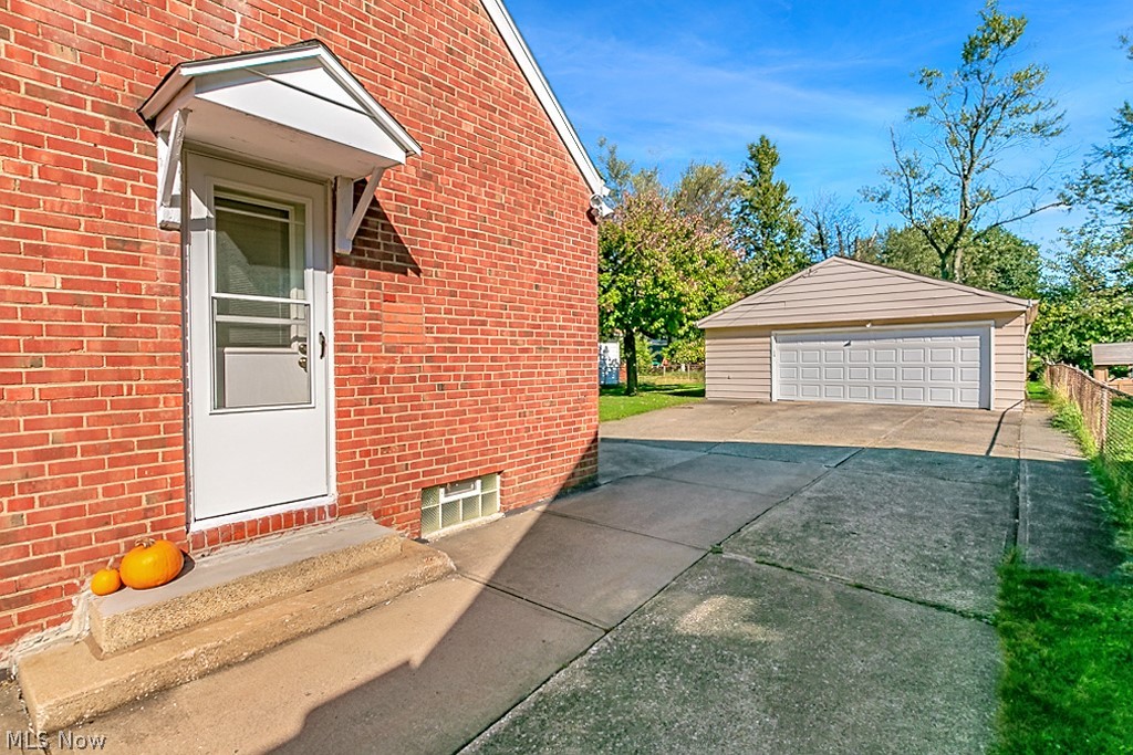 1239 Churchill Road Lyndhurst, OH 44124 - Photo 21 of 27