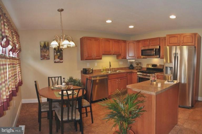 32 Stemmers Run Road Essex, MD 21221 - Photo 5 of 14 Kitchen