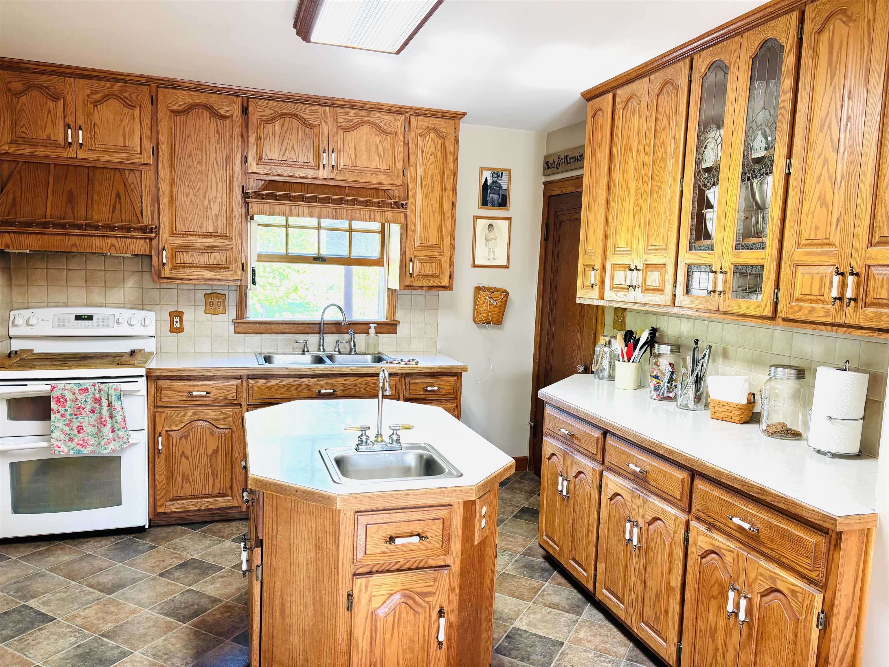 1408 South Huron Road Kawkawlin, MI 48631 - Photo 11 of 51