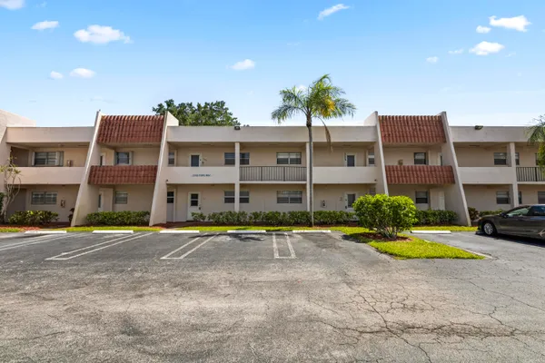 $2,000 | 2500 Fiore Way, Unit 103, Delray Beach, FL 33445