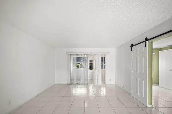 $2,000 | 2500 Fiore Way, Unit 103, Delray Beach, FL 33445