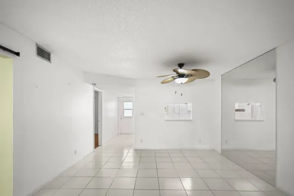 $2,000 | 2500 Fiore Way, Unit 103, Delray Beach, FL 33445