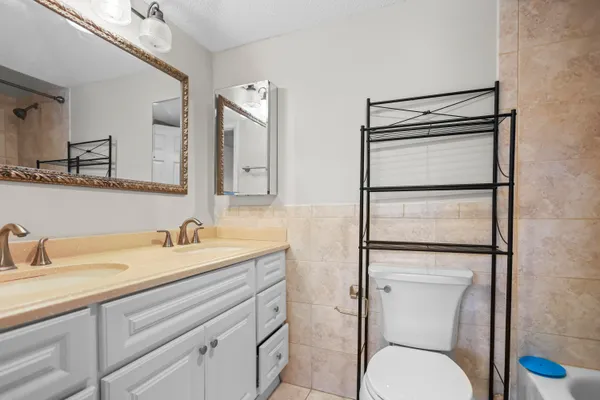 $2,000 | 2500 Fiore Way, Unit 103, Delray Beach, FL 33445