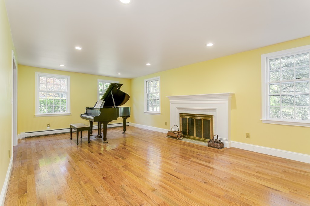 125 Hickory Road Weston, MA 02493 - Photo 3 of 16