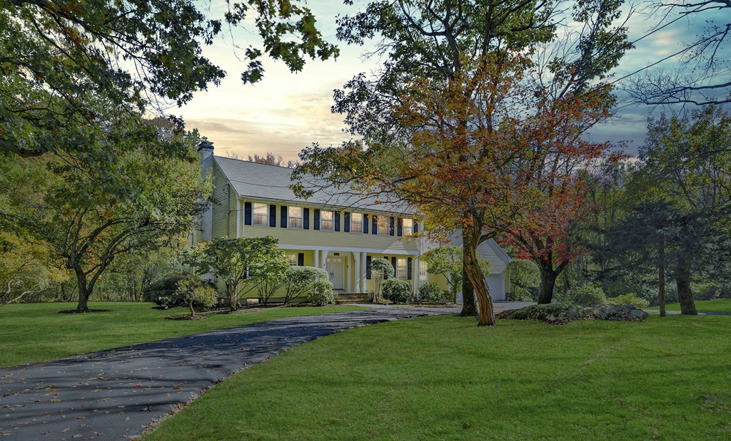 125 Hickory Road Weston, MA 02493 - Photo 4 of 16